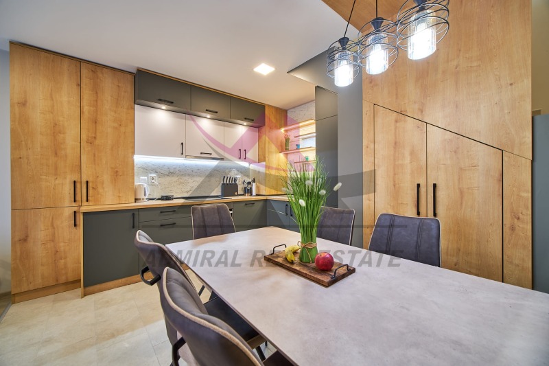 K pronájmu  Mezonet Varna , k.k. Sv.Sv. Konstantin i Elena , 160 m2 | 66767211