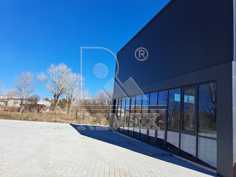 Da affittare  Negozio Plovdiv , Brezovsko shose , 1050 mq | 16173134