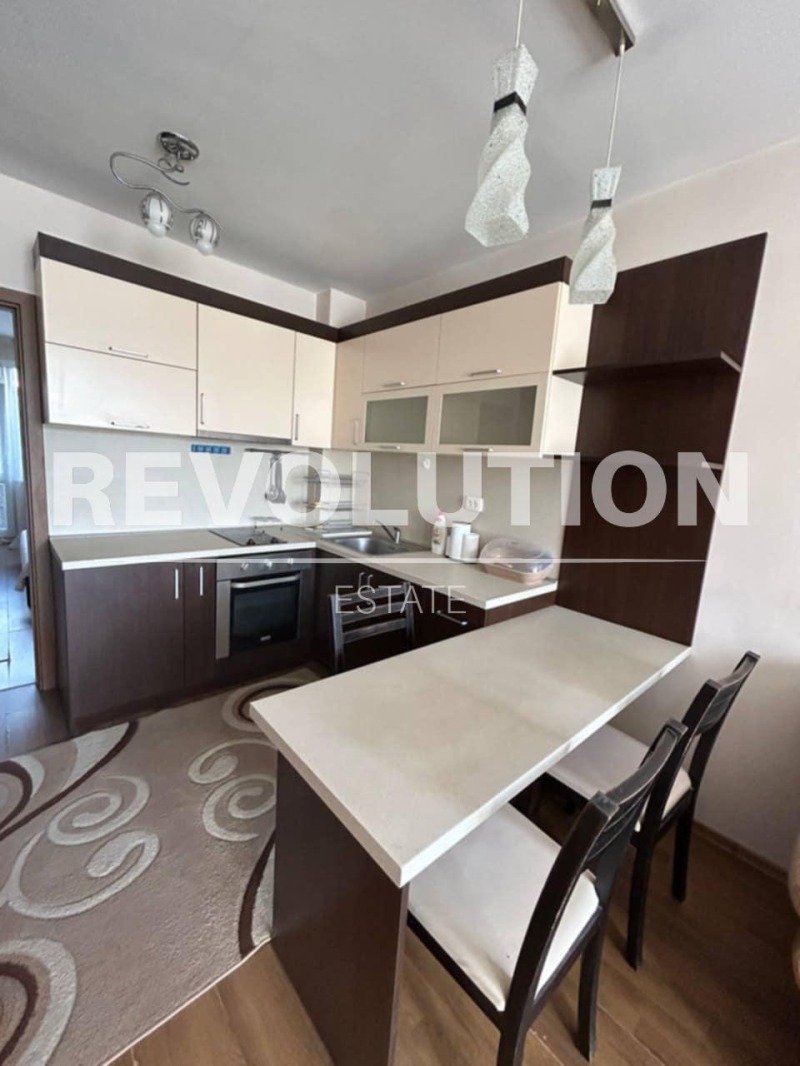 Дава под нем  3-стаен, град Пловдив, Южен •  365 EUR • ID 39700201 — holmes.bg - [1] 