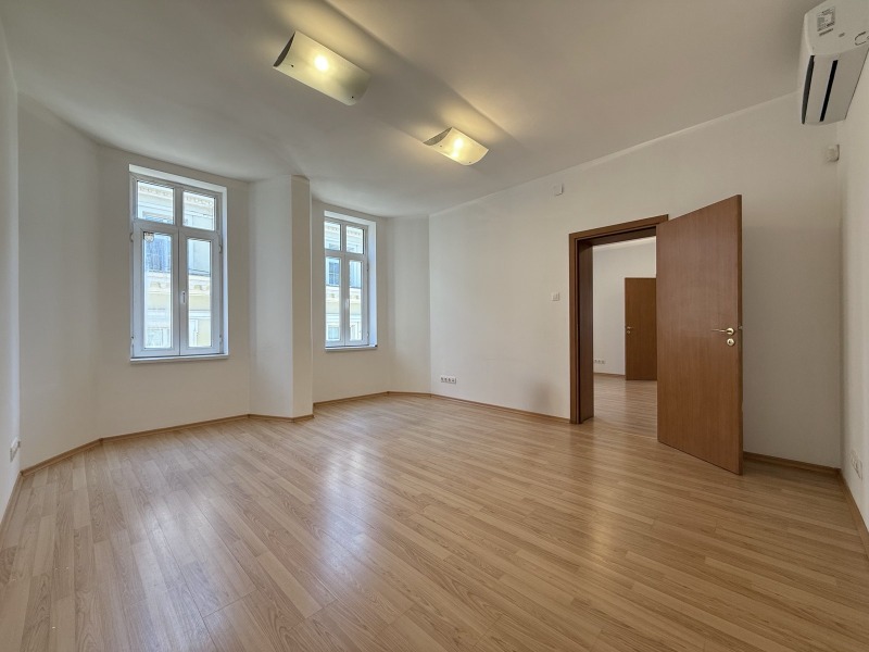 Дава под наем  Офис град София , Център , 116 кв.м | 74137444