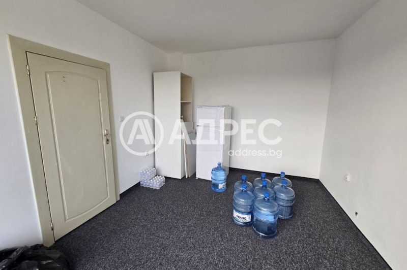 Дава под нем  Офис, град София, Княжево •  215 EUR • ID 16390611 — holmes.bg - [1] 