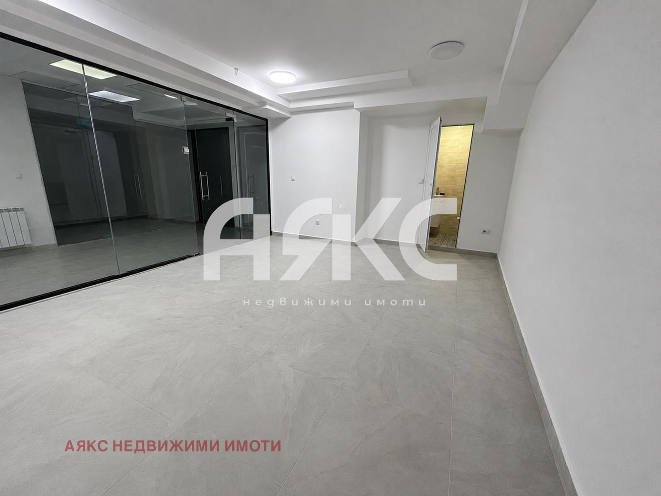 Дава под наем МАГАЗИН, гр. София, Център