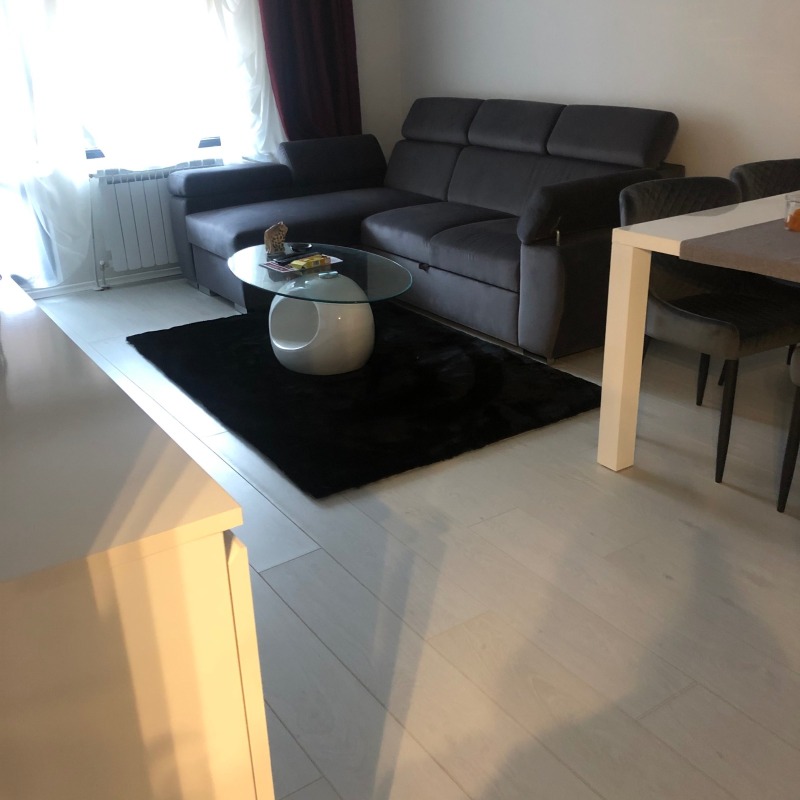 Издаје се  1 спаваћа соба Софија , Центар , 75 м2 | 22746524