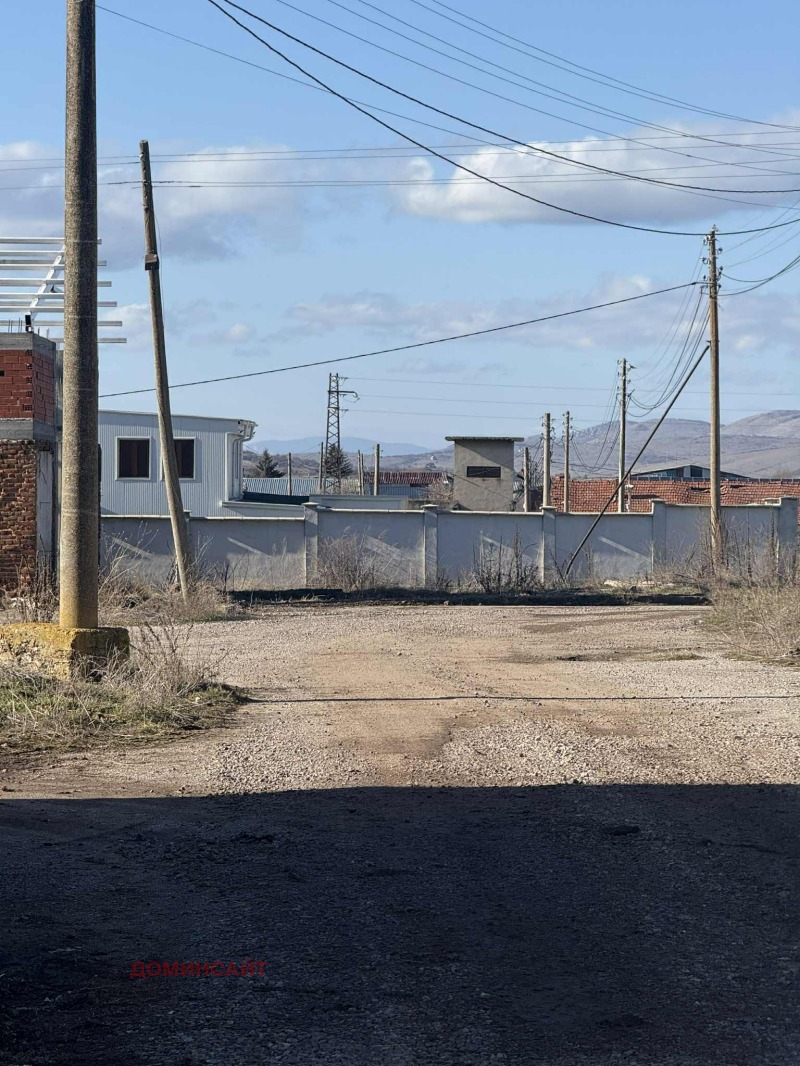 Дава под наем МЯСТО, с. Петърч, област София област, снимка 3 - Парцели - 53177284