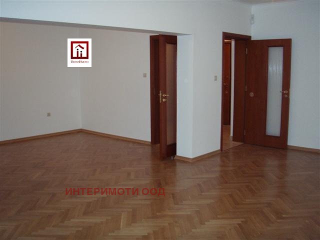 Дава под нем  Офис, град София, Докторски паметник • 1 200 EUR • ID 72900691 — holmes.bg - [1] 