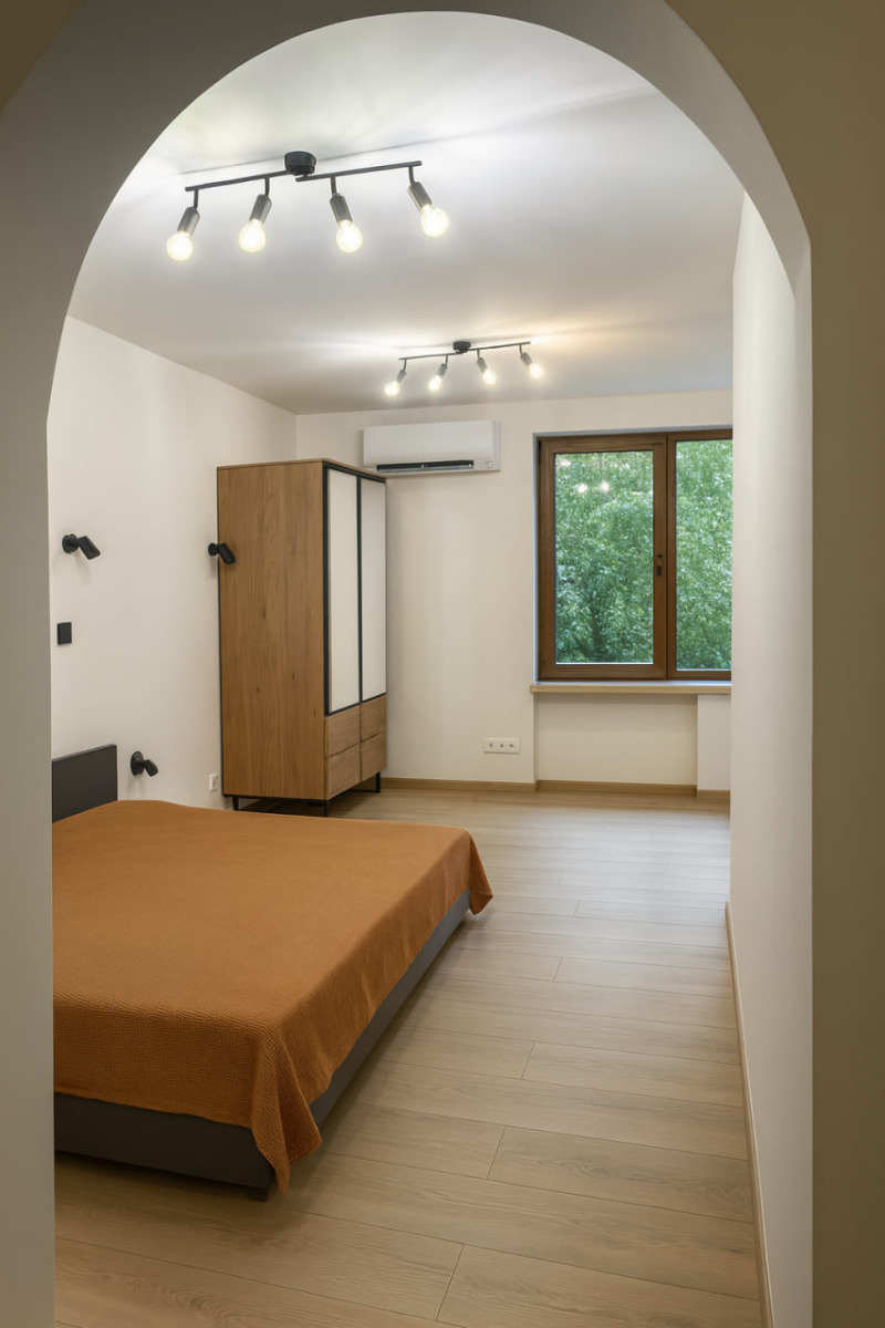 Дава под нем  1-стаен, град София, Център •  590 € • ID 41586778 — holmes.bg - [1] 