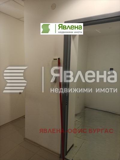 Дава под наем МАГАЗИН, гр. Бургас, Център, снимка 3 - Магазини - 48856816