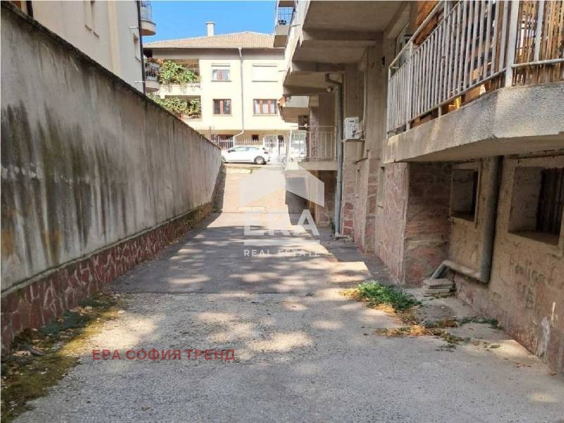 En renta  Cochera Sofia , Vitosha , 22 metros cuadrados | 76760537