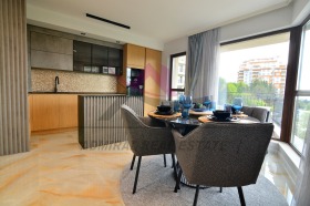 2 Schlafzimmer Briz, Warna