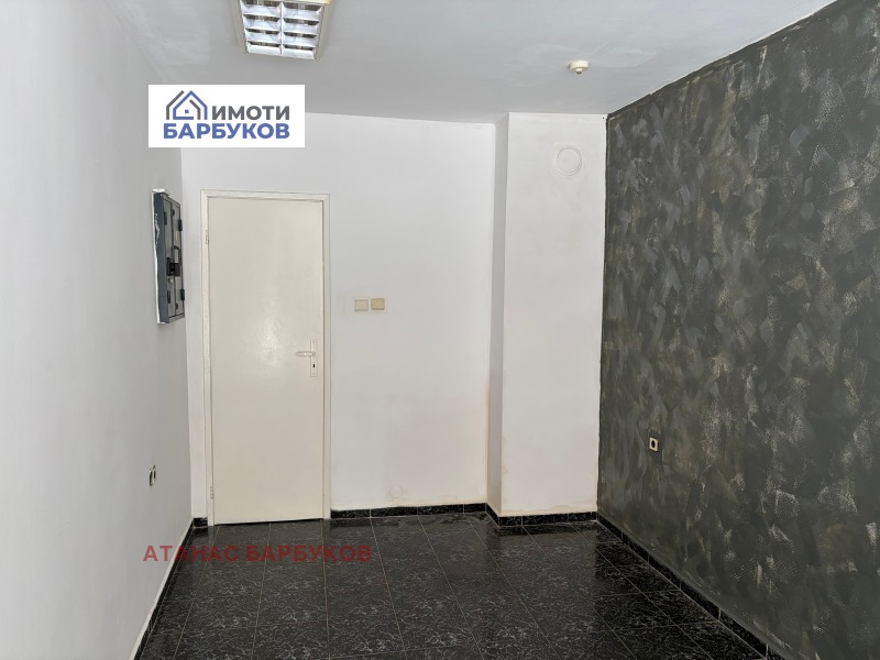 Дава под наем МАГАЗИН, гр. Русе, Център