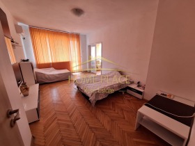 3 chambres Kolhozen pazar, Varna 8