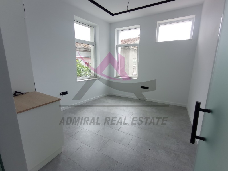 Te huur  Kantoor Varna , Gratska machala , 90 m² | 36722213
