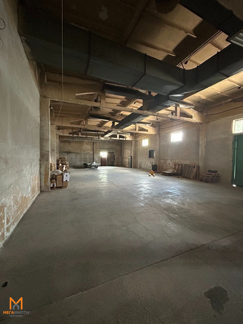 Дава под наем СКЛАД, гр. Севлиево, област Габрово, снимка 3 - Складове - 53329114