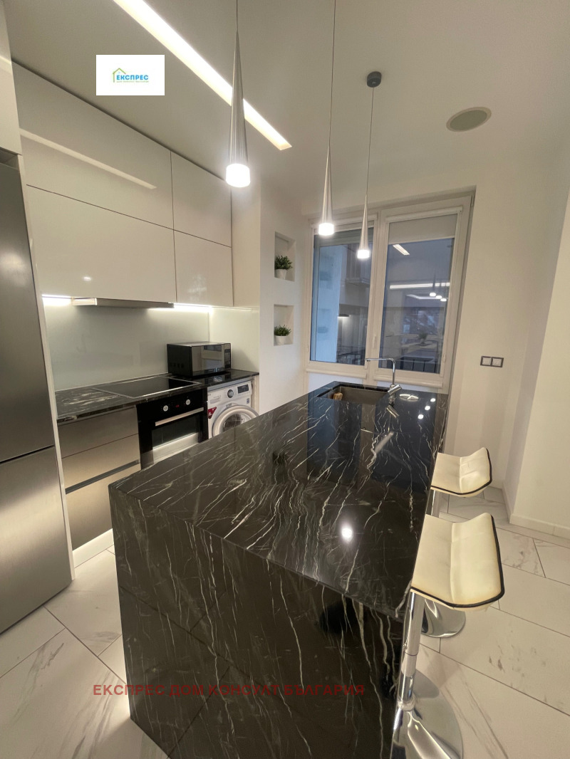 Дава под наем 3-СТАЕН, гр. София, Център