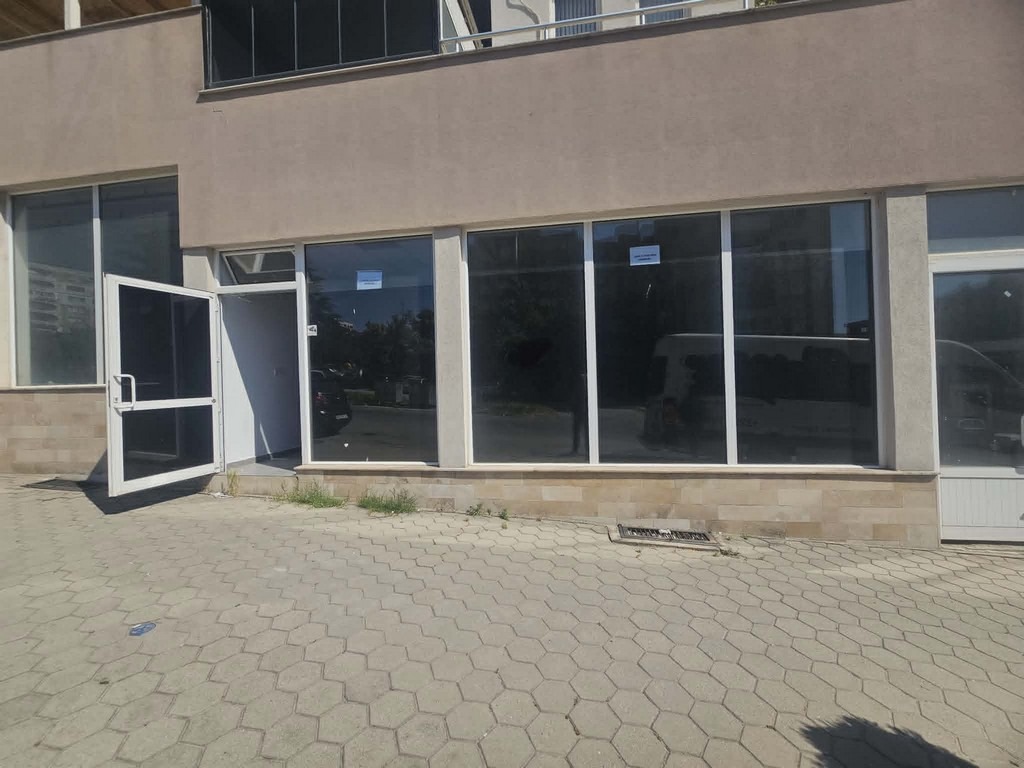 Дава под наем МАГАЗИН, гр. Кърджали, Възрожденци, снимка 2 - Магазини - 54952860
