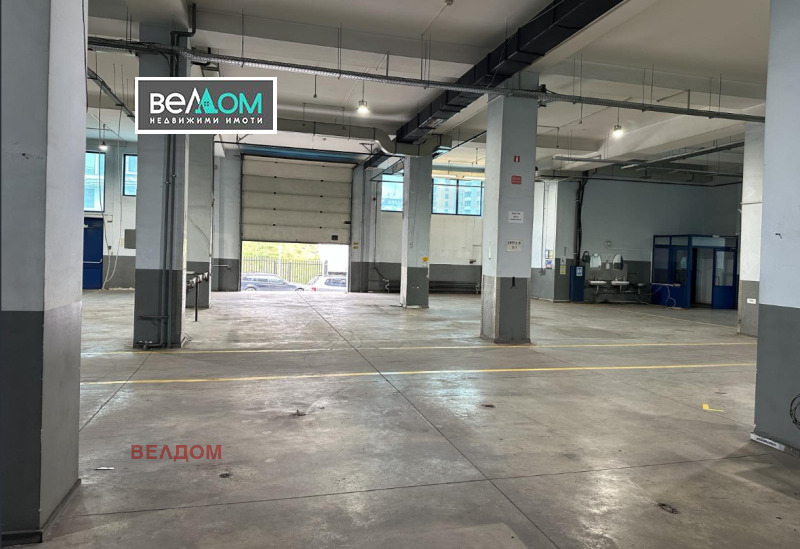 Дава под Наем СКЛАД в град Варна, Победа - 1550 кв.м / 4 650 € » 9 094.61 лв., ВЕЛДОМ