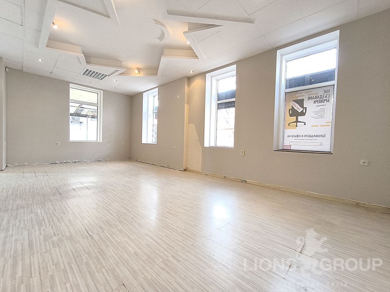 Дава под Наем ОФИС в град Варна, Център - 80 кв.м / 1 199 € » 2 345.04 лв., ЛАЙЪНС ГРУП