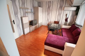 1 quarto Lazur, Burgas 1