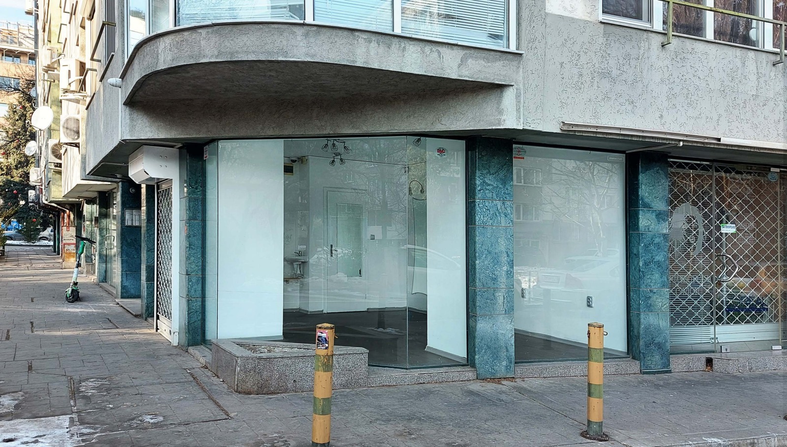 Дава под наем МАГАЗИН, гр. София, Иван Вазов, снимка 2 - Магазини - 55346829