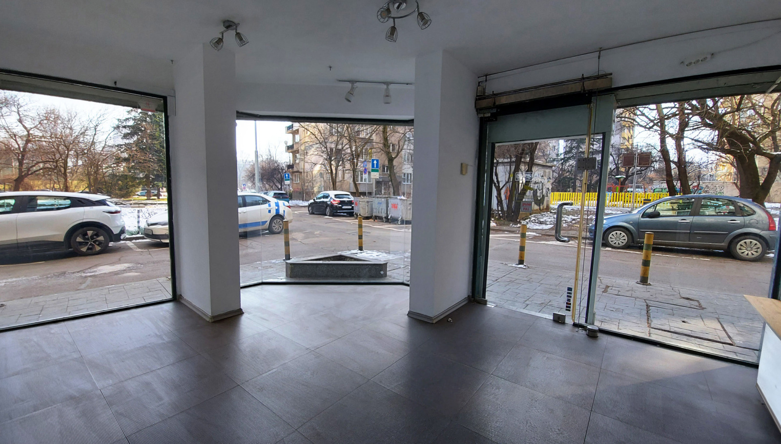 Дава под наем МАГАЗИН, гр. София, Иван Вазов, снимка 4 - Магазини - 55346829