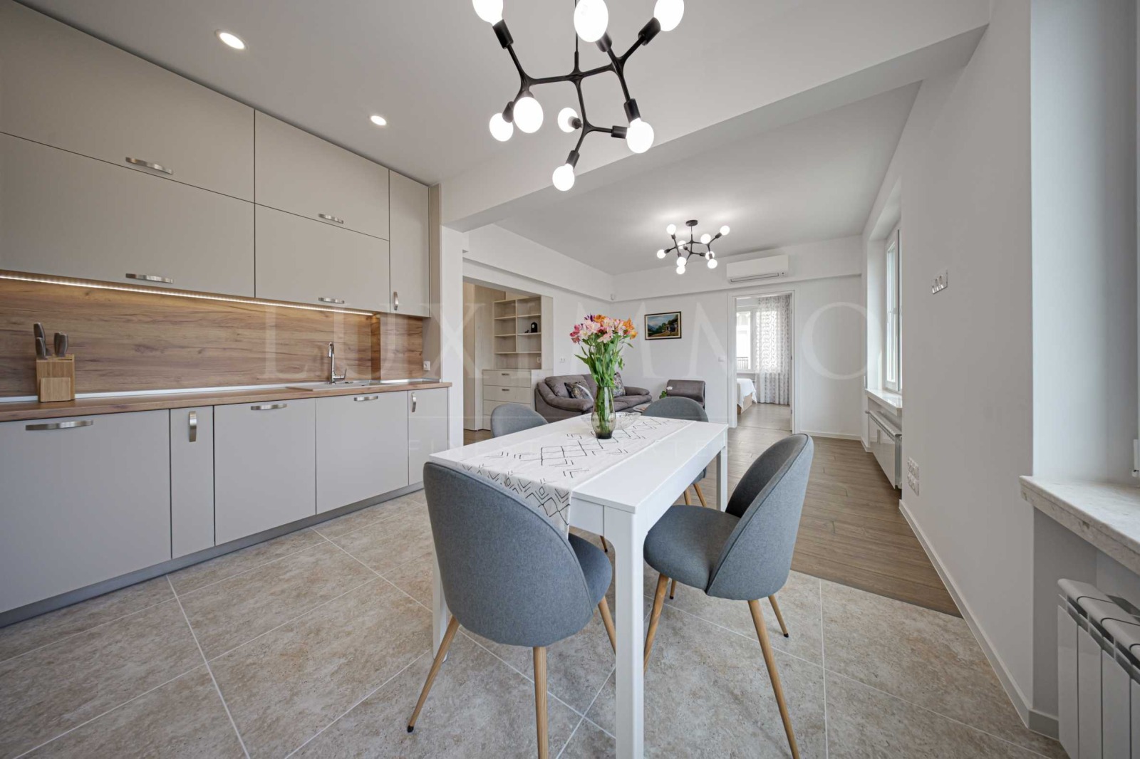 Дава под наем 2-СТАЕН, гр. София, Център, снимка 2 - Апартаменти - 53871090