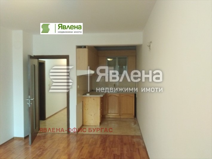 A louer  2 chambres Bourgas , Tsentar , 75 m² | 35989716