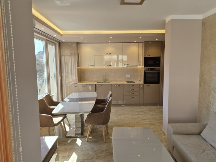 Дава под наем 3-СТАЕН, гр. София, Център