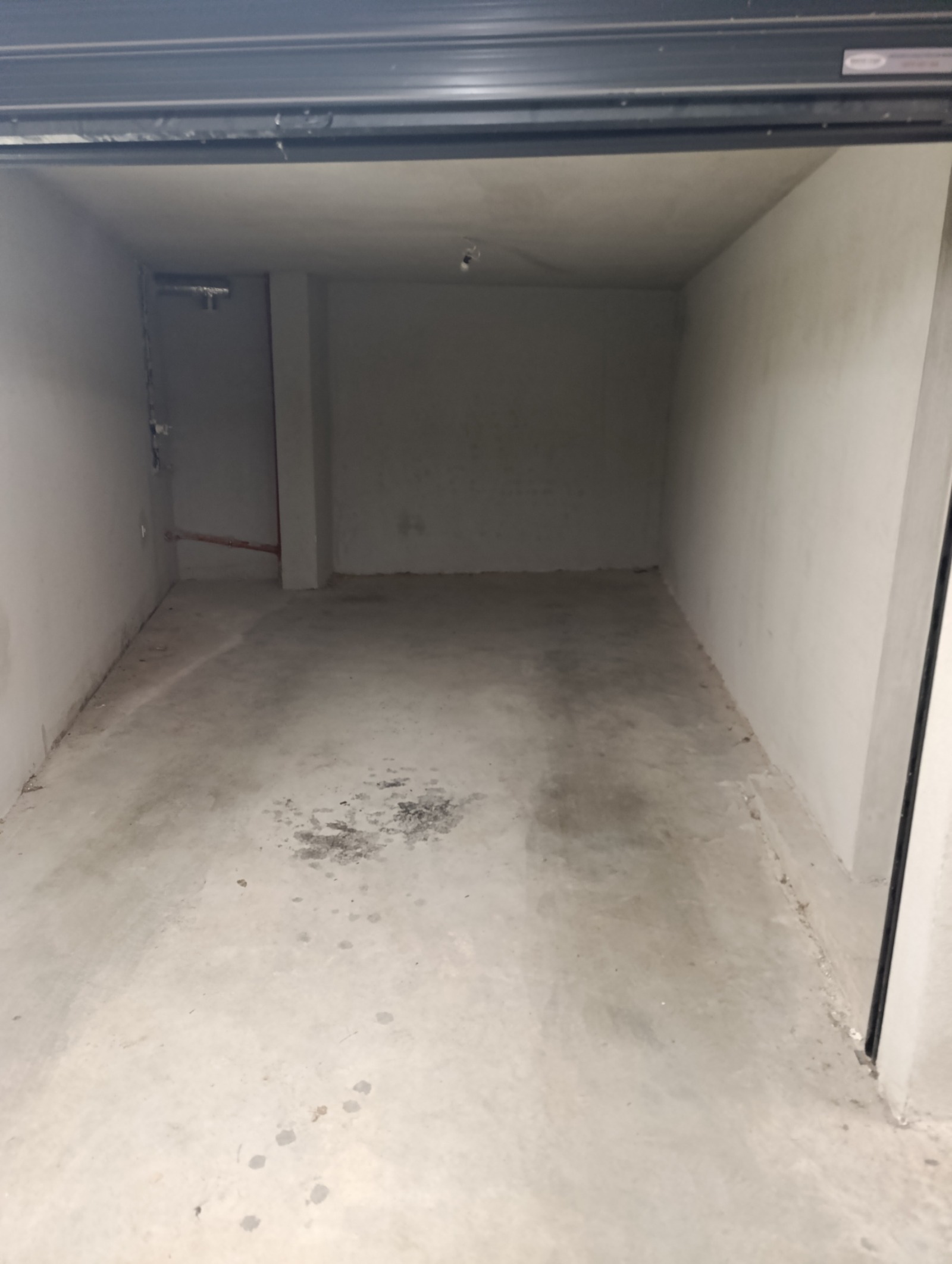 Дава под наем ГАРАЖ, ПАРКОМЯСТО, гр. Велико Търново, Колю Фичето, снимка 3 - Гаражи и паркоместа - 53776504