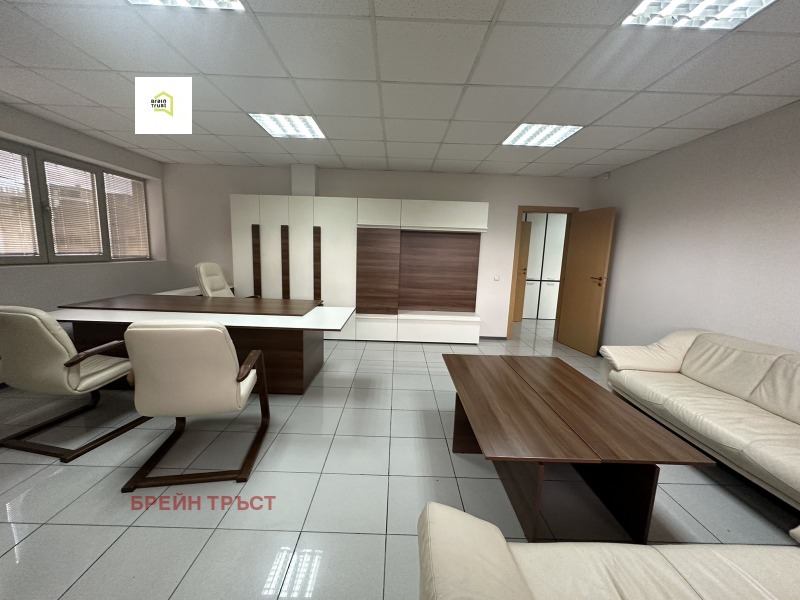 Дава под Наем ОФИС в град София, Витоша - 379 кв.м / 2 300 € » 4 498.41 лв., БРЕЙН ТРЪСТ