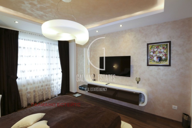 Издаје се  2 спаваће собе Софија , Центар , 119 м2 | 99866160 - слика [2]