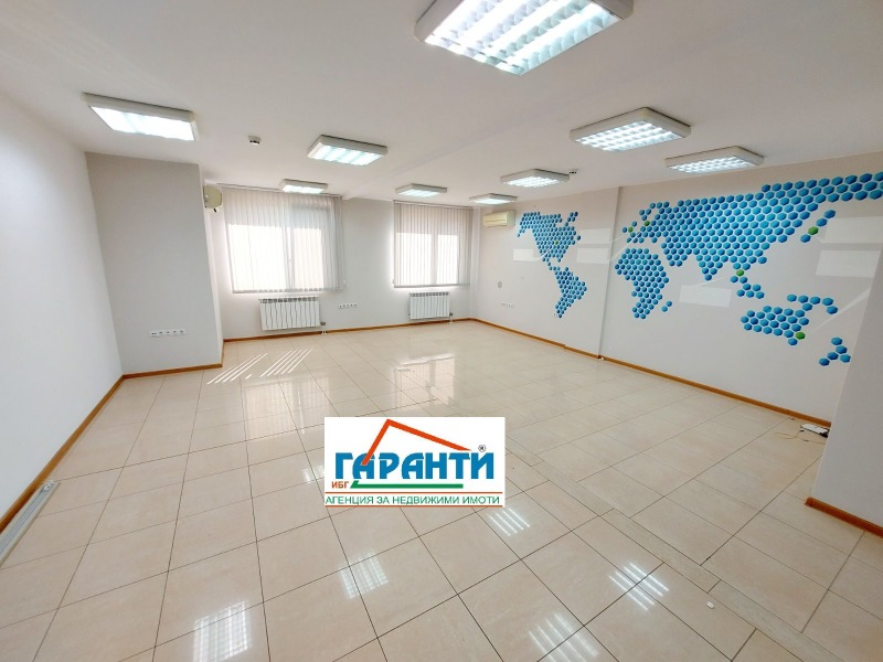 Da affittare  Ufficio Plovdiv , Karshiiaka , 79 mq | 26455506