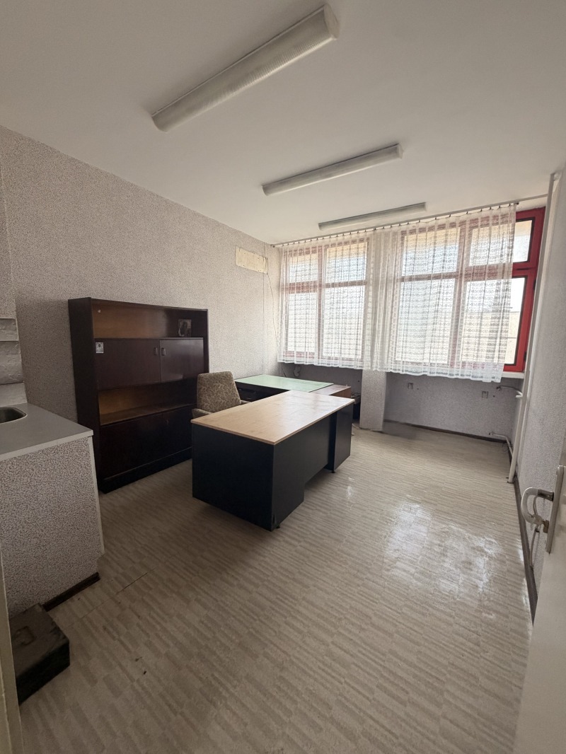 Дава под Наем ОФИС в град Варна, Западна промишлена зона - 15 кв.м / 103 € » 201.45 лв., КАРИМА ЕООД