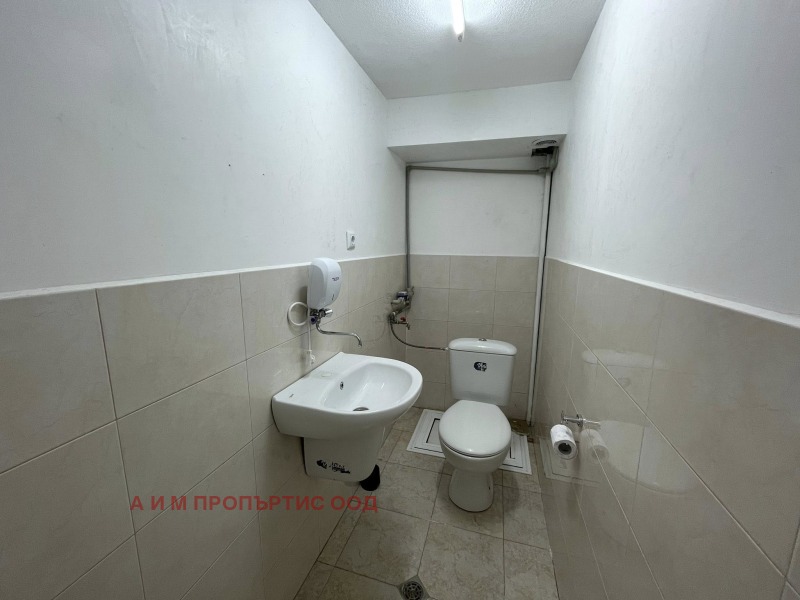 Дава под наем МАГАЗИН, гр. Благоевград, Идеален център, снимка 8 - Магазини - 52550306