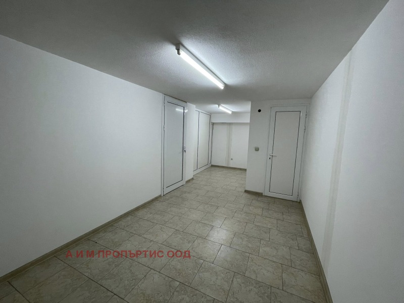 Дава под наем МАГАЗИН, гр. Благоевград, Идеален център, снимка 6 - Магазини - 52550306