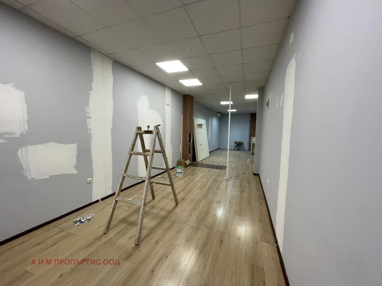 Дава под наем МАГАЗИН, гр. Благоевград, Идеален център, снимка 2 - Магазини - 53724566