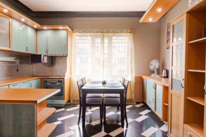 Дава под наем 3-СТАЕН, гр. София, Център, снимка 2 - Апартаменти - 52925830