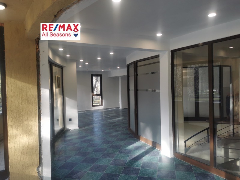 Дава под наем МАГАЗИН, гр. Разлог, област Благоевград, снимка 2 - Магазини - 53086483