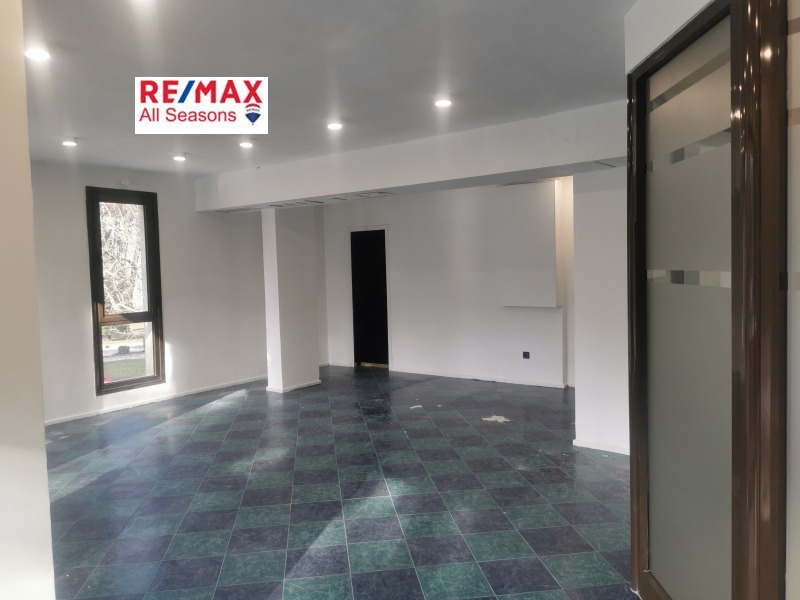 Дава под наем МАГАЗИН, гр. Разлог, област Благоевград, снимка 7 - Магазини - 53086483