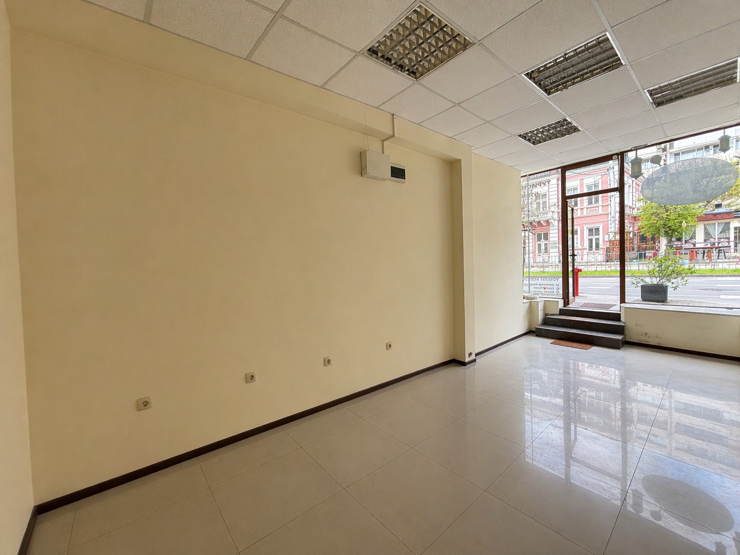 Дава под наем МАГАЗИН, гр. Варна, Център, снимка 3 - Магазини - 54264360