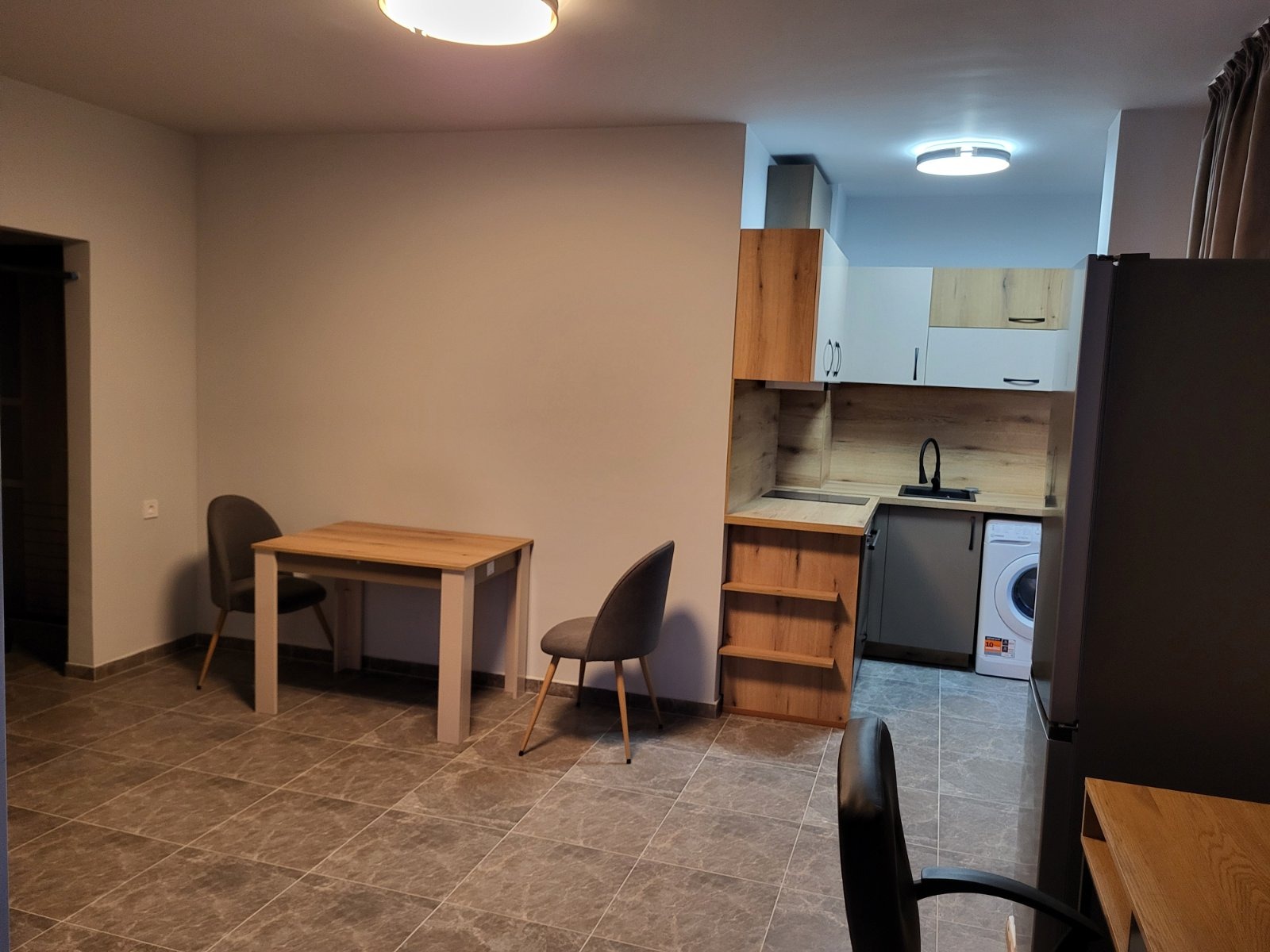 Дава под Наем 2-СТАЕН в град Пловдив, Център - 50 кв.м / 650 € » 1 271.29 лв., РИНЕКС РЕВОЛЮШЪН