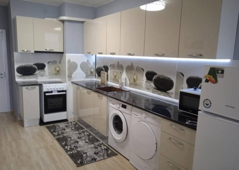Zu vermieten  1 Schlafzimmer Plowdiw , Trakija , 70 qm | 42898601