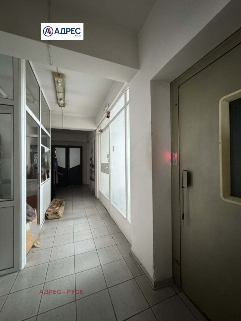 Дава под Наем ПРОМ. ПОМЕЩЕНИЕ в град Русе, Широк център - 400 кв.м / 1 100 € » 2 151.41 лв., АДРЕС - РУСЕ
