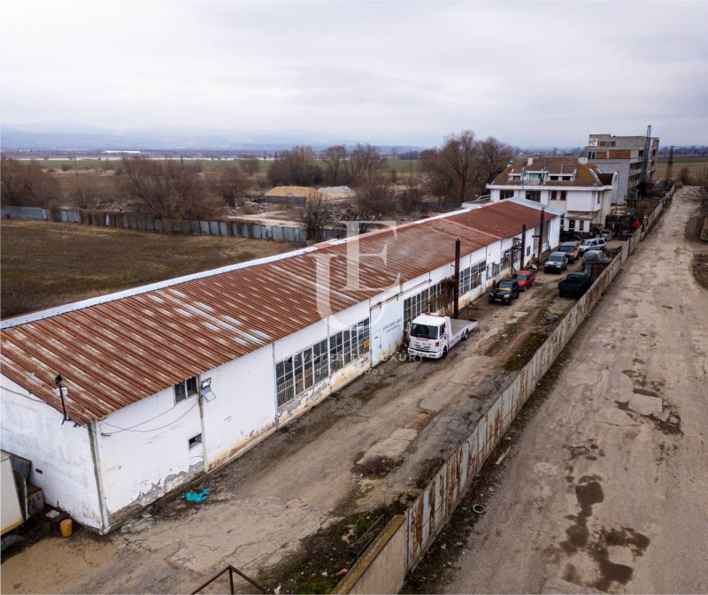 För uthyrning  Industribyggnad Sofia , Negovan , 2700 kvm | 81227602 - bild [4]