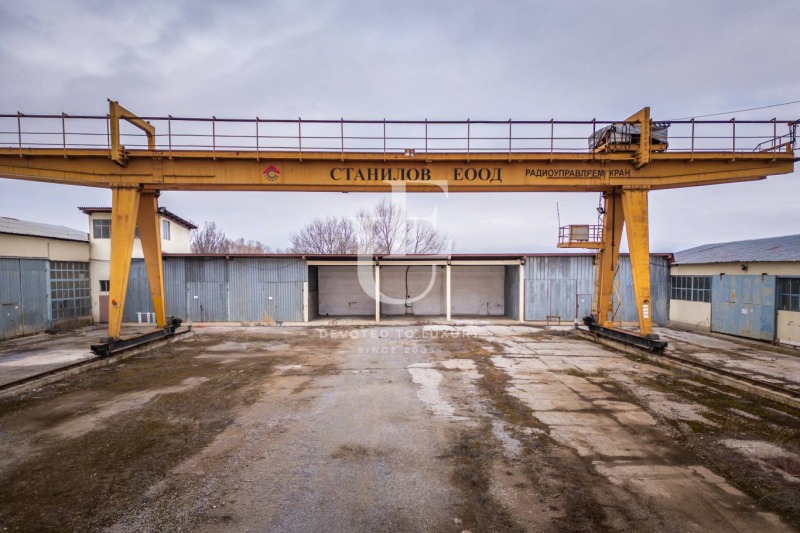 För uthyrning  Industribyggnad Sofia , Negovan , 2700 kvm | 81227602 - bild [5]