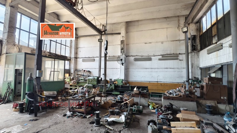 Дава под Наем ПРОМ. ПОМЕЩЕНИЕ в град Пазарджик, Запад - 700 кв.м / 1 789.52 € » 3 500 лв., ИГНАТОВ ИМОТИ