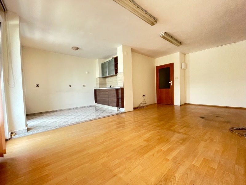 Te huur  Kantoor Varna , Zavod Druzjba , 120 m² | 80410817