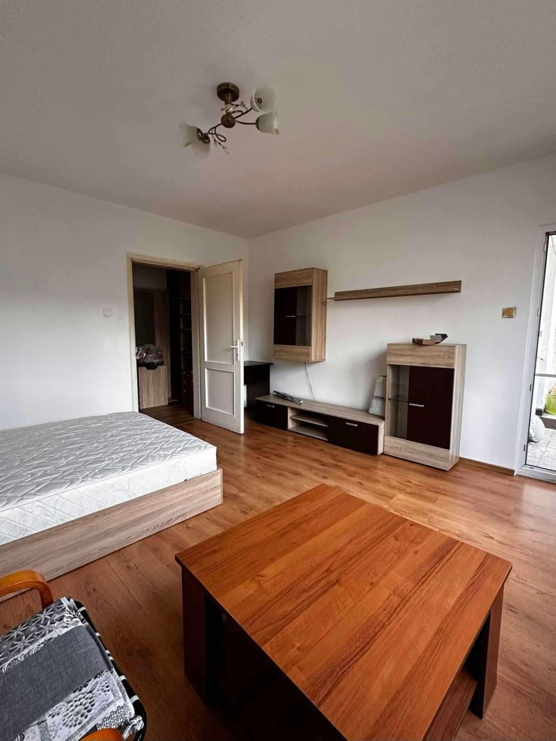 Дава под нем  1-стаен, град София, Дружба 1 •  450 EUR • ID 35198780 — holmes.bg - [1] 