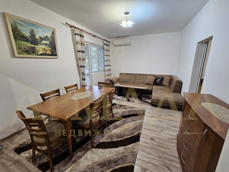 Дава под нем  2-стаен, град Пловдив, Тракия •  325 EUR • ID 81487847 — holmes.bg - [1] 
