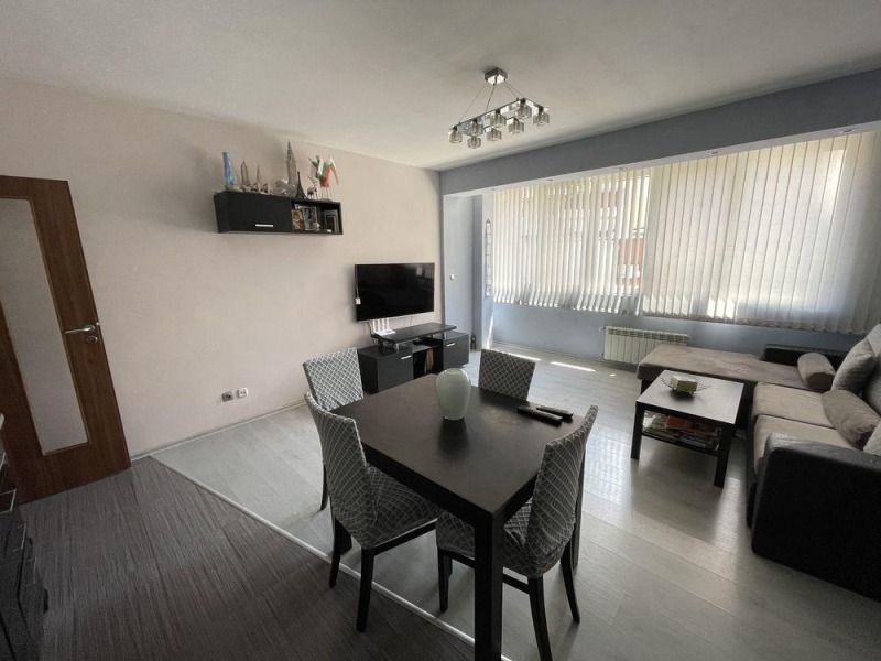 A louer  2 chambres Sofia , Iztok , 92 m² | 48198633