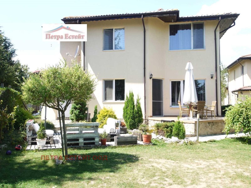 Дава под Наем КЪЩА в област Варна, с. Кичево - 185 кв.м / 1 400 € » 2 738.16 лв., ПЕТРА ЕСТЕЙТ ООД